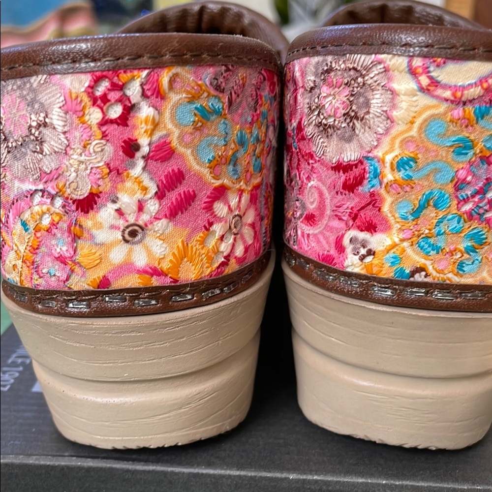 Sanita Women's Vibrant Floral Clogs - Pink and Multicolor - Picture 5 of 7